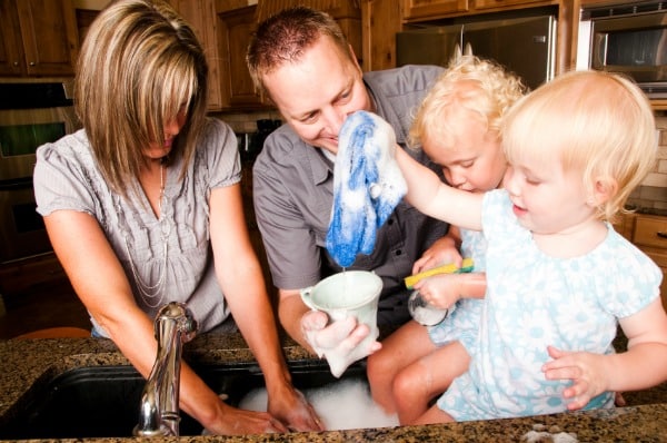 family-washing-dishes-together-600