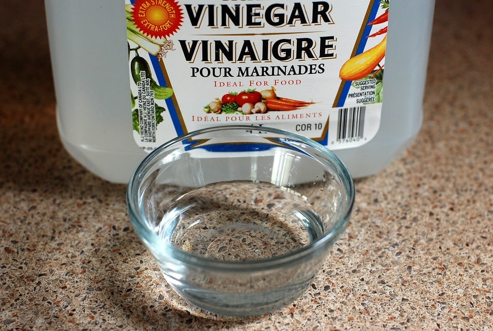 eco-friendly cleaning with vinegar